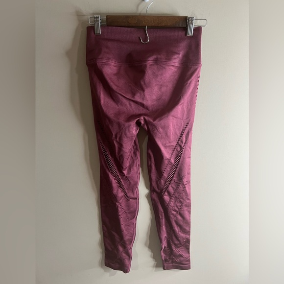 Victoria sport high rise seamless tight size medium - Picture 9 of 10